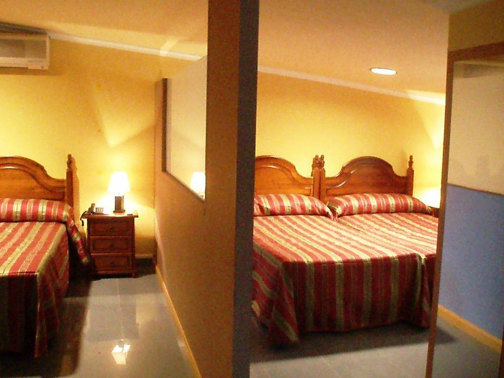 Hotel Topacio Valladolid Zimmer foto